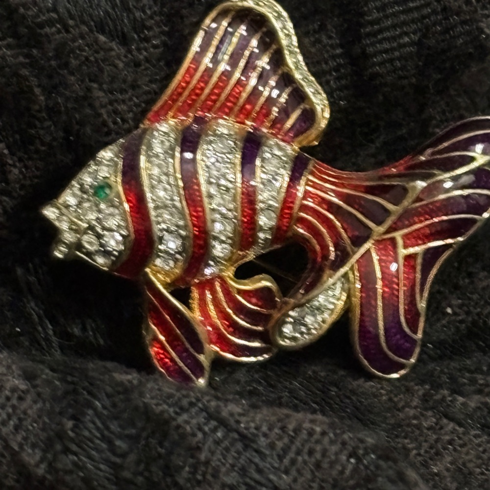 ELEGANT VINTAGE KOI BROOCH